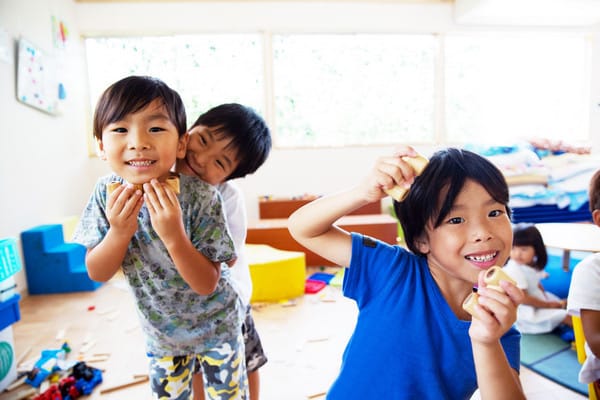 asian preschoolers playing in classroom